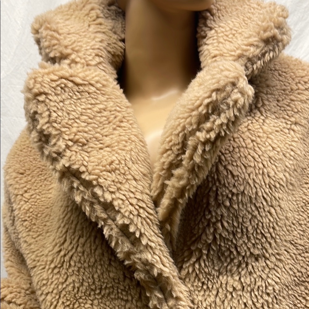 Vigoss Women's Tan Faux Fur Jacket NWOT - Picture 2 of 10